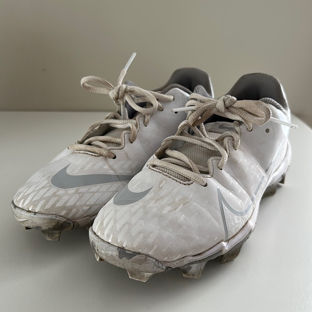 Nike Youth Softball Cleats Size 6Y